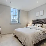 Cosy & Modern Centre Apartment