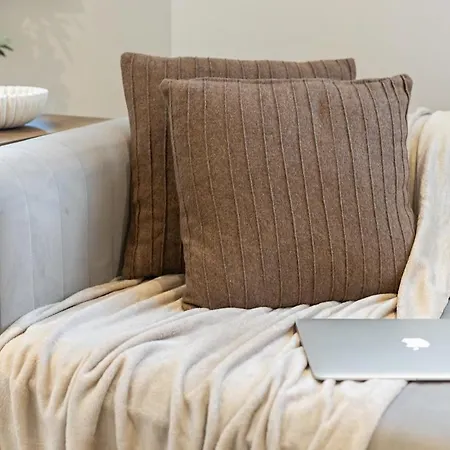 Cosy & Modern Centre شقة *